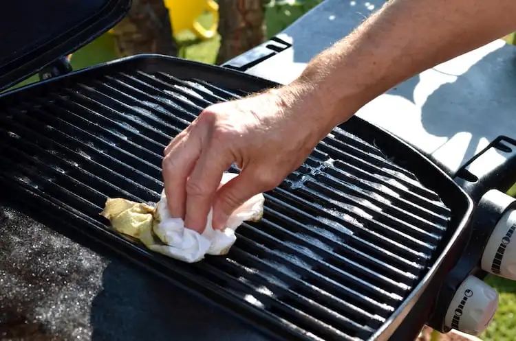 Cleaning an outdoor grill with a paper towel